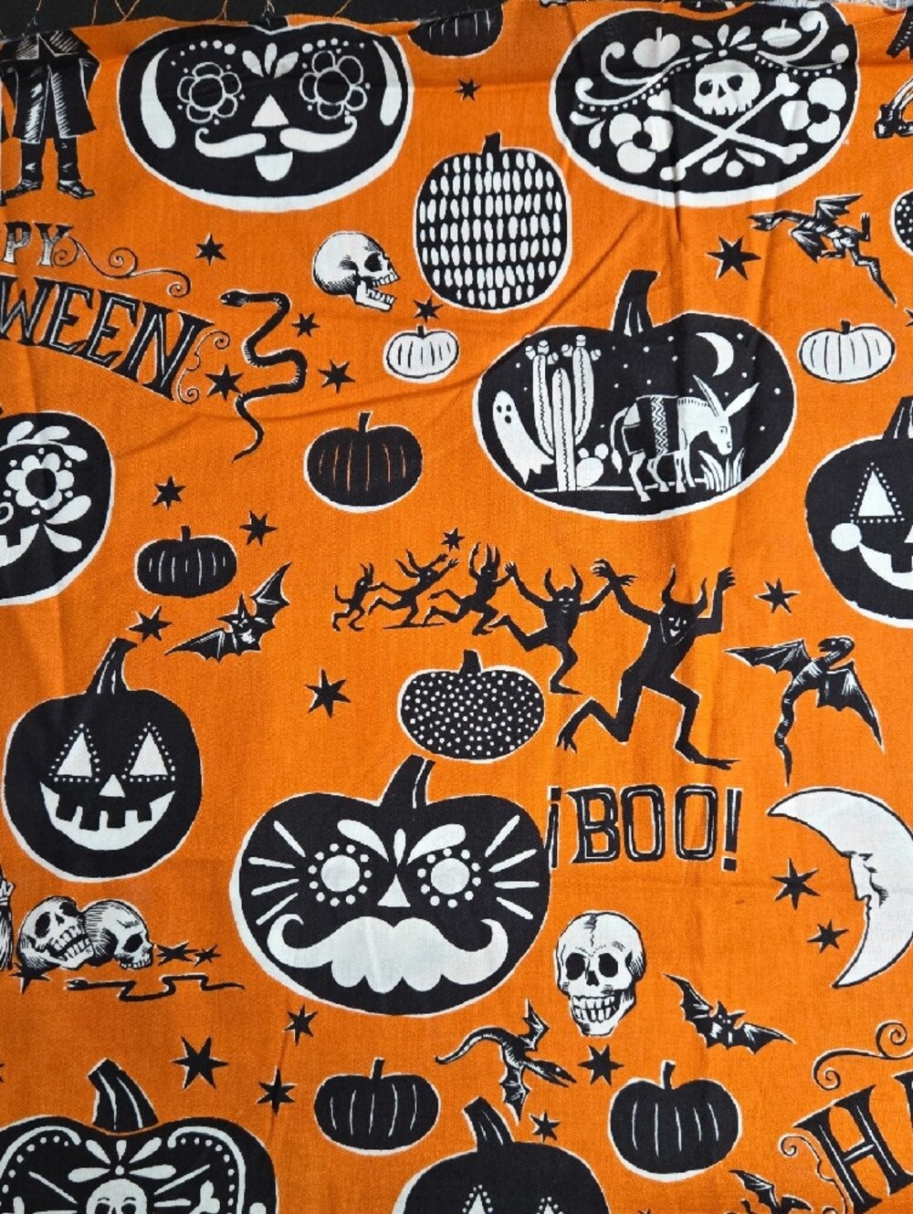 🎃🎃🎃Crafty Calaveras, De Leon Design Group, Alexander Henry Fabrics 16"x44" - Picture 2 of 4